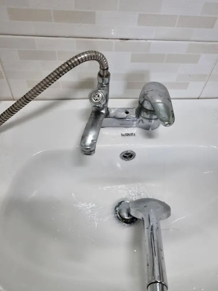 세면대 샤워겸용 수전 교체의 전문적 시공 과정과 기술적 고려사항